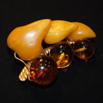 Vintage amber brooch Berries